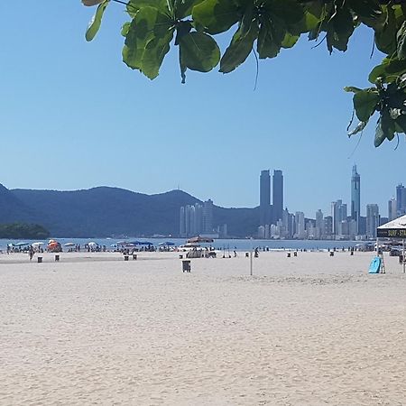 1 Quadra Da Praia E Da Roda Gigante Balneario Camboriu Ngoại thất bức ảnh