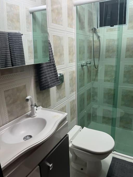 1 Quadra Da Praia E Da Roda Gigante Balneario Camboriu Ngoại thất bức ảnh