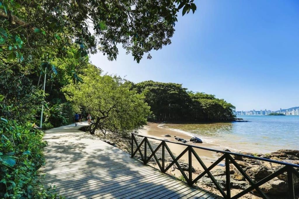 1 Quadra Da Praia E Da Roda Gigante Balneario Camboriu Ngoại thất bức ảnh